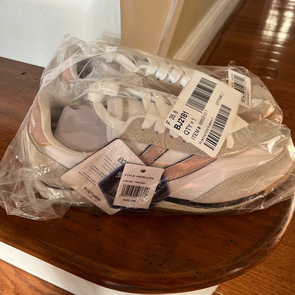 Tretorn Kristine Elite Sneakers, women’s size 7, NWT - Picture 8 of 11
